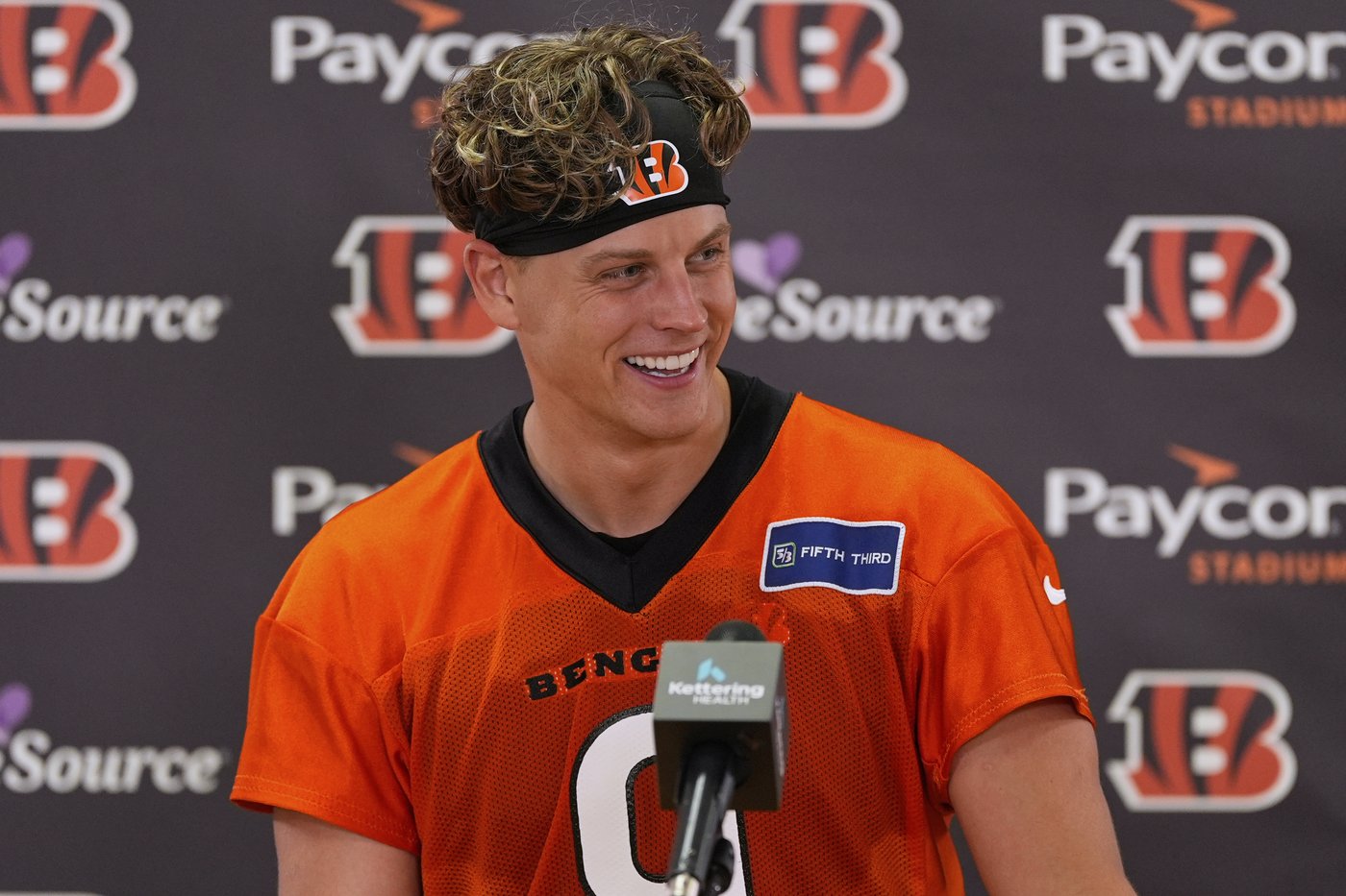 Bengals' Joe Burrow credits Peyton Manning for his involvement in Netflix's 'Quarterback' series | iNFOnews.ca