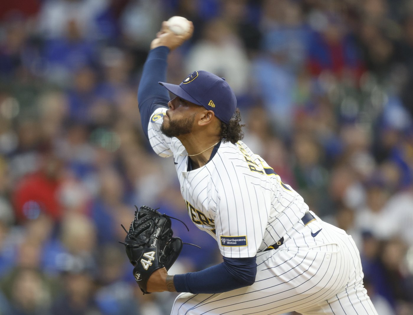 Peralta helps Milwaukee avoid a sweep as Cubs lose Imanaga to hamstring injury | iNFOnews.ca
