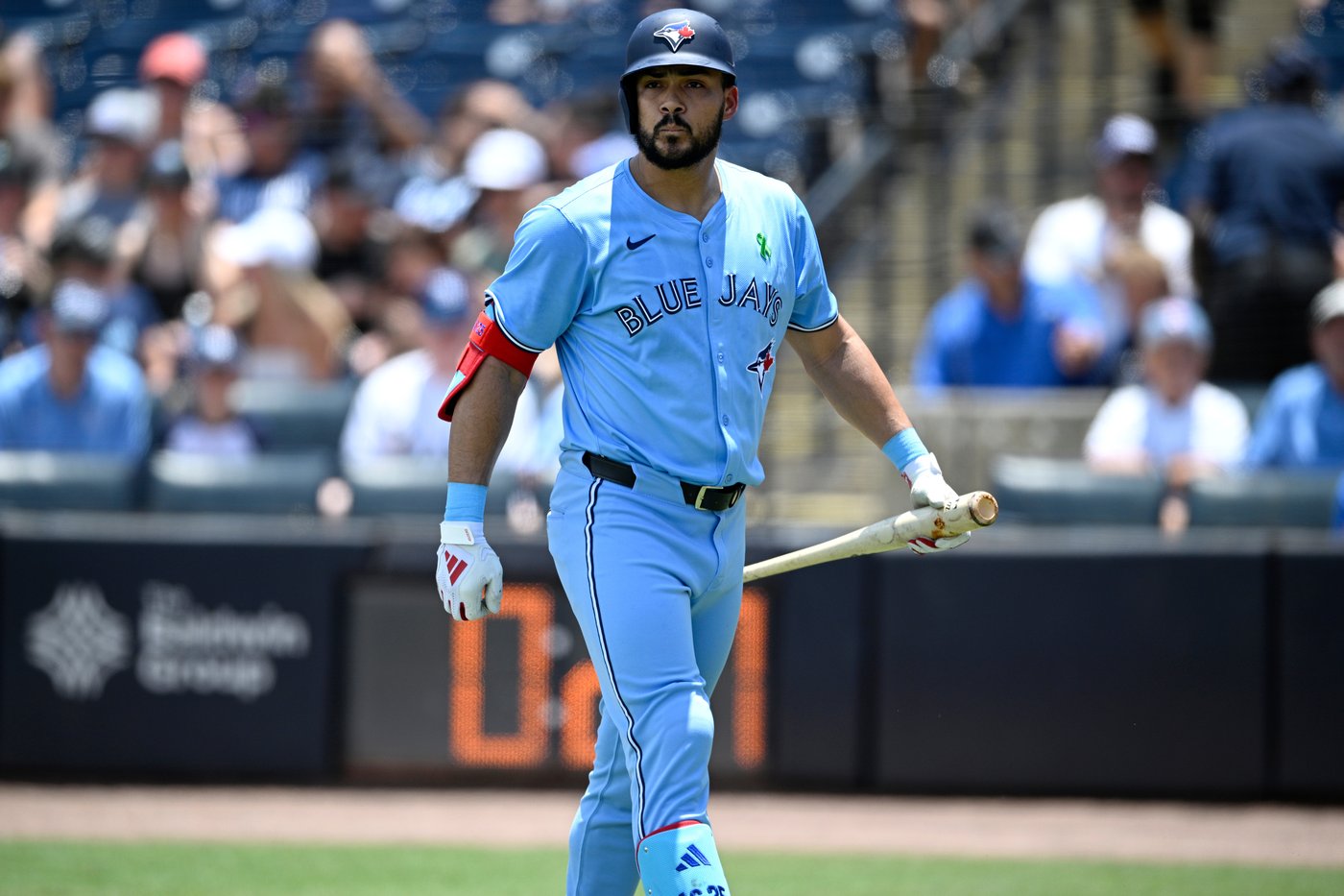 Blue Jays OF Anthony Santander still not swinging because of partial shoulder dislocation | iNFOnews.ca