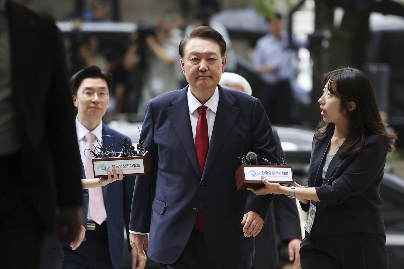 South Korea's jailed ex-leader Yoon resists questioning by taking off prison uniform | iNFOnews.ca