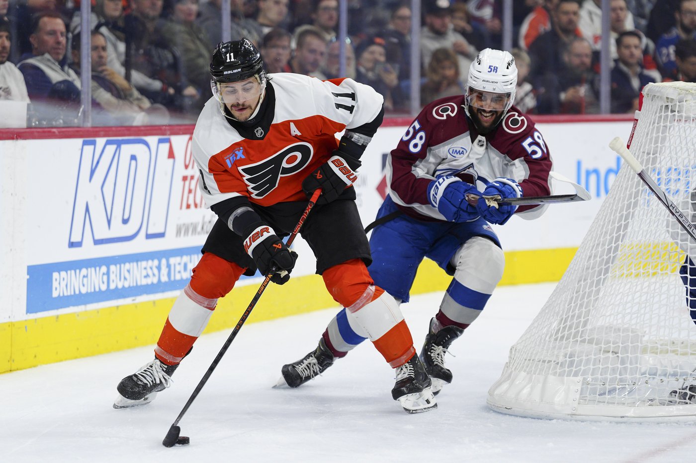 Makar scores 2 goals to lift Colorado past Flyers 3-2 in game marred by injured referee | iNFOnews.ca Makar scores 2 goals to lift Colorado past Flyers 3-2 in game marred by injured referee | iNFOnews.ca