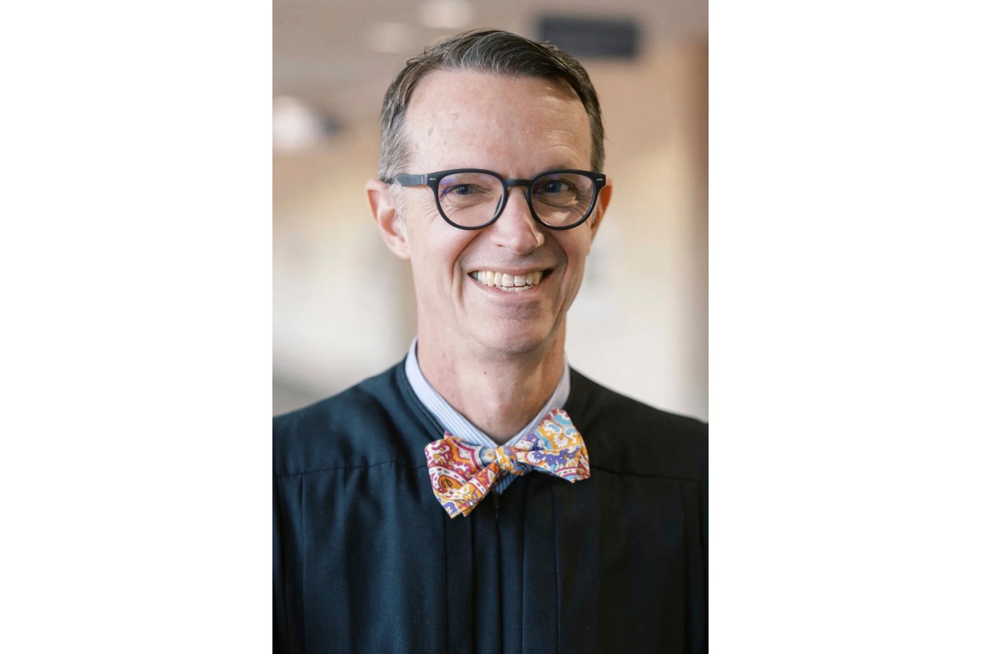 Missouri judge who wore an Elvis wig and often played his music in court agrees to step down | iNFOnews.ca Missouri judge who wore an Elvis wig and often played his music in court agrees to step down | iNFOnews.ca