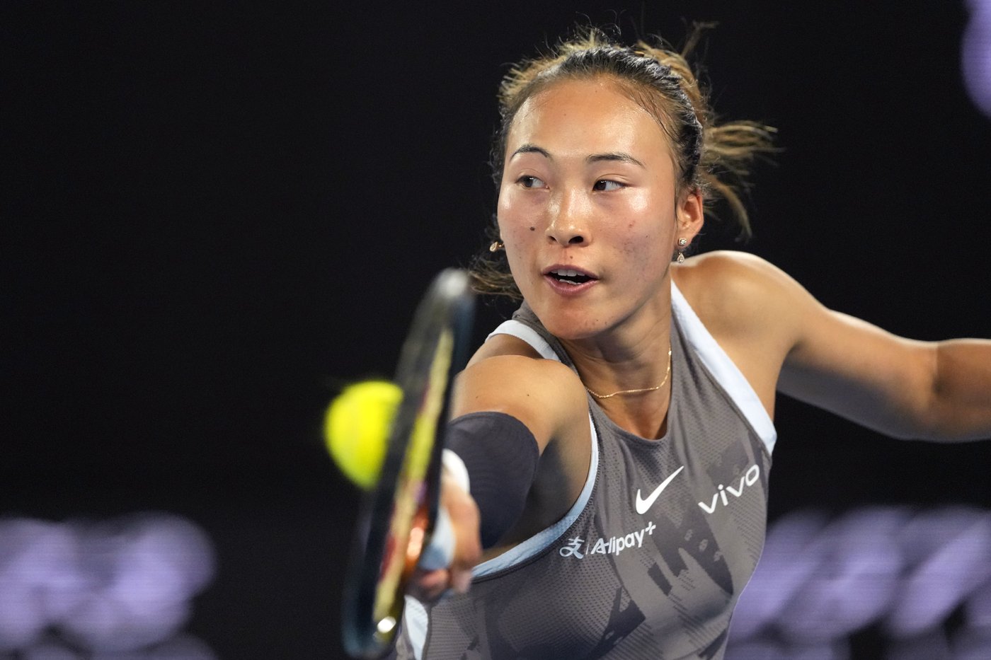 Australian Open: Olympic champ Zheng Qinwen starts her bid for another final on a rainy Day 1 | iNFOnews.ca