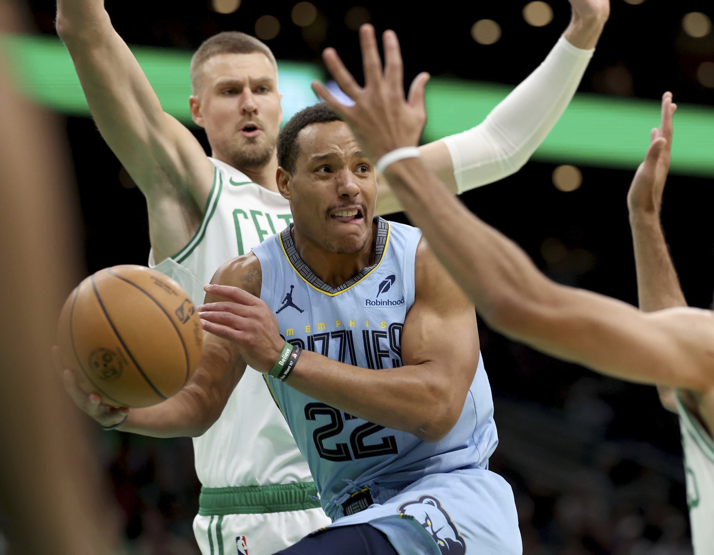 Ja Morant scores 32 to help Grizzlies beat Celtics 127-121 and snap 10-game losing streak in Boston | iNFOnews.ca
