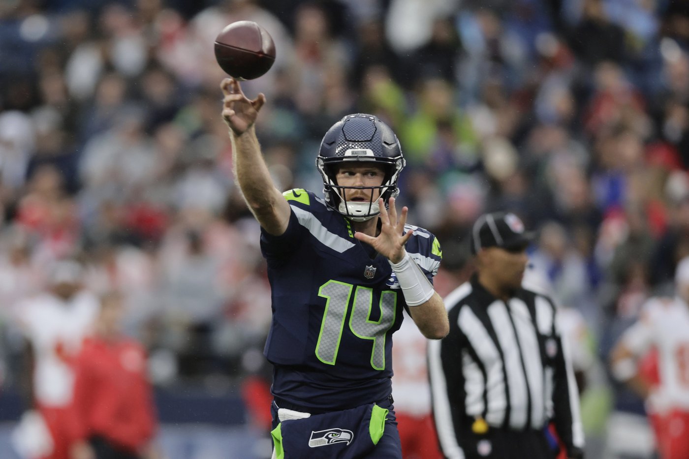 Sam Darnold impresses in preseason debut with Seattle Seahawks, win against Kansas City Chiefs | iNFOnews.ca