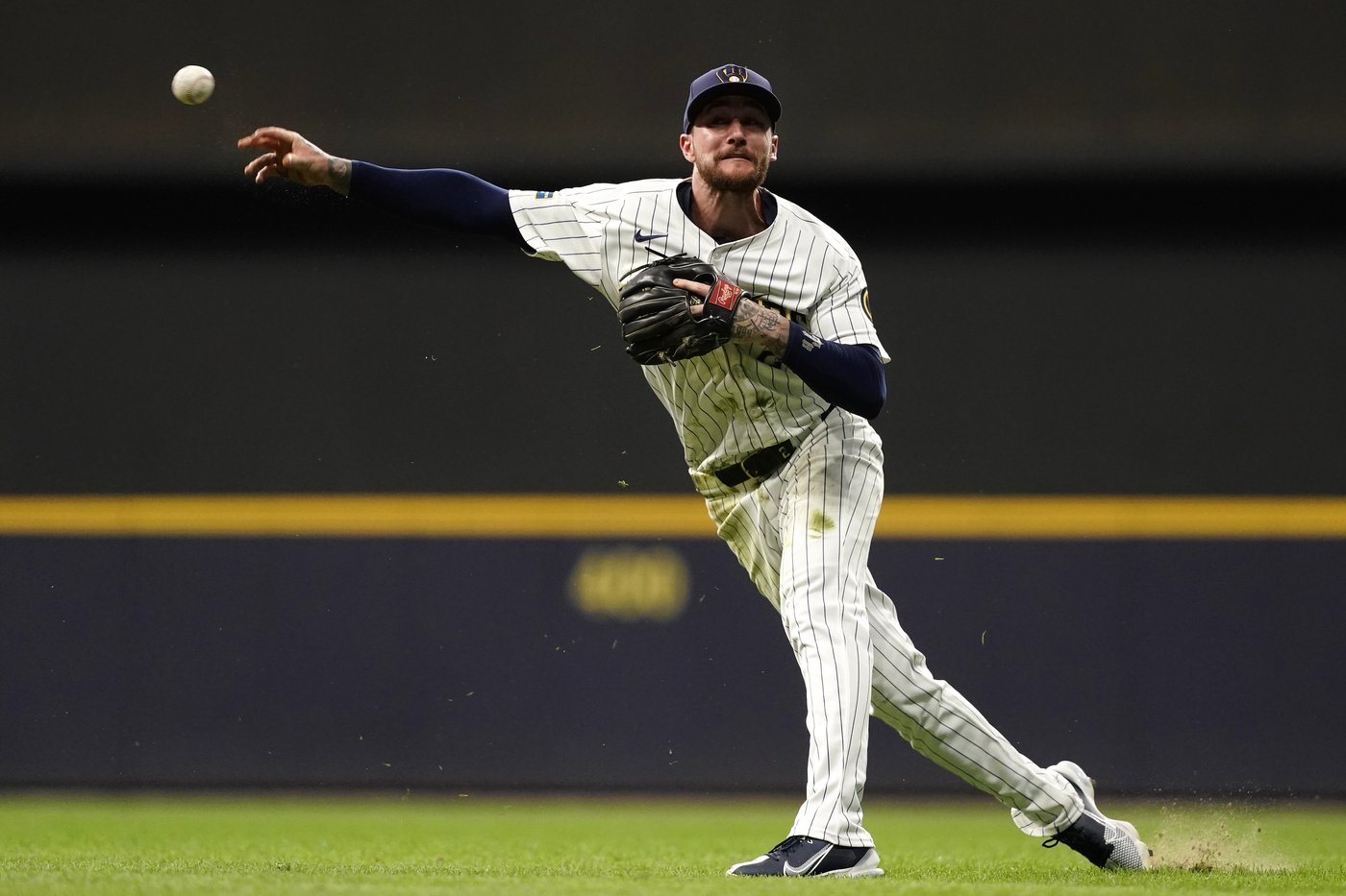Pederson hits an early homer as the Diamondbacks blank the Brewers 5-0 | iNFOnews.ca Pederson hits an early homer as the Diamondbacks blank the Brewers 5-0 | iNFOnews.ca