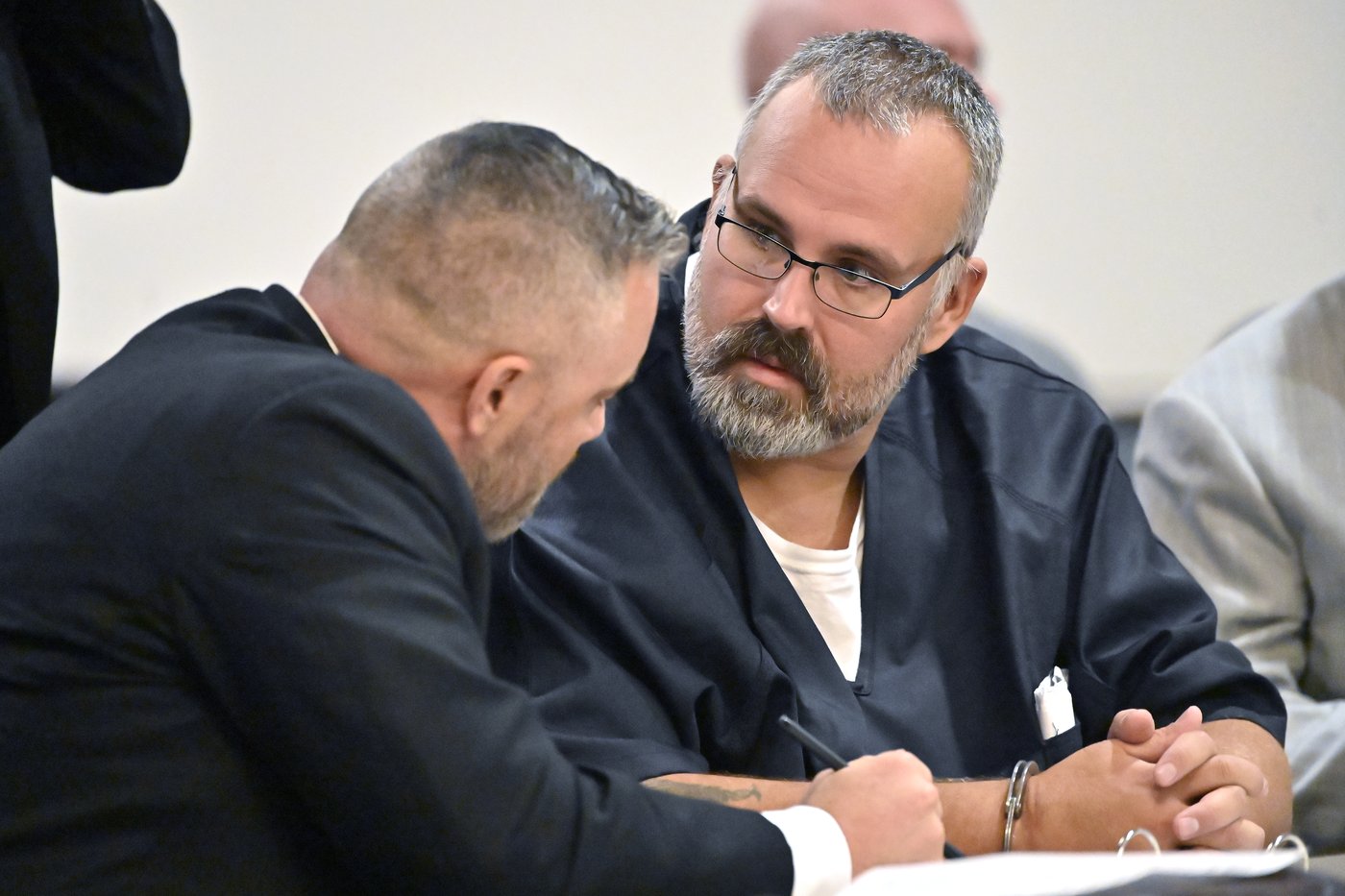 Video of Kentucky judge's death shown at court hearing for the ex-sheriff charged in the case | iNFOnews.ca