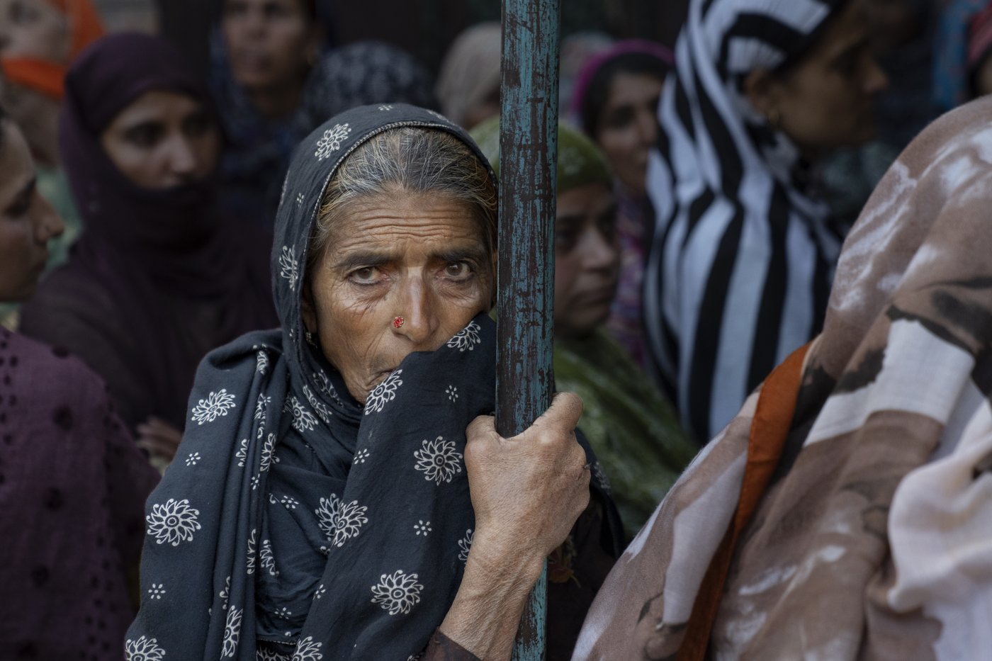 3 Indian soldiers and 2 civilians are killed in an alleged rebel ambush in Kashmir | iNFOnews.ca