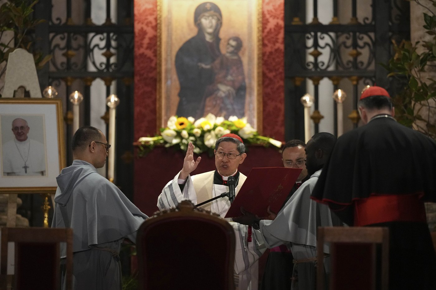 Tens of thousands file into St. Peter's Basilica to pay final respects to Pope Francis | iNFOnews.ca Tens of thousands file into St. Peter's Basilica to pay final respects to Pope Francis | iNFOnews.ca