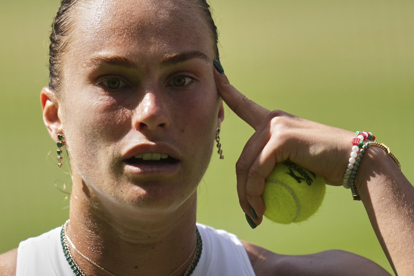 Aryna Sabalenka jokes about avoiding a post-loss news conference at Wimbledon like the one in Paris | iNFOnews.ca