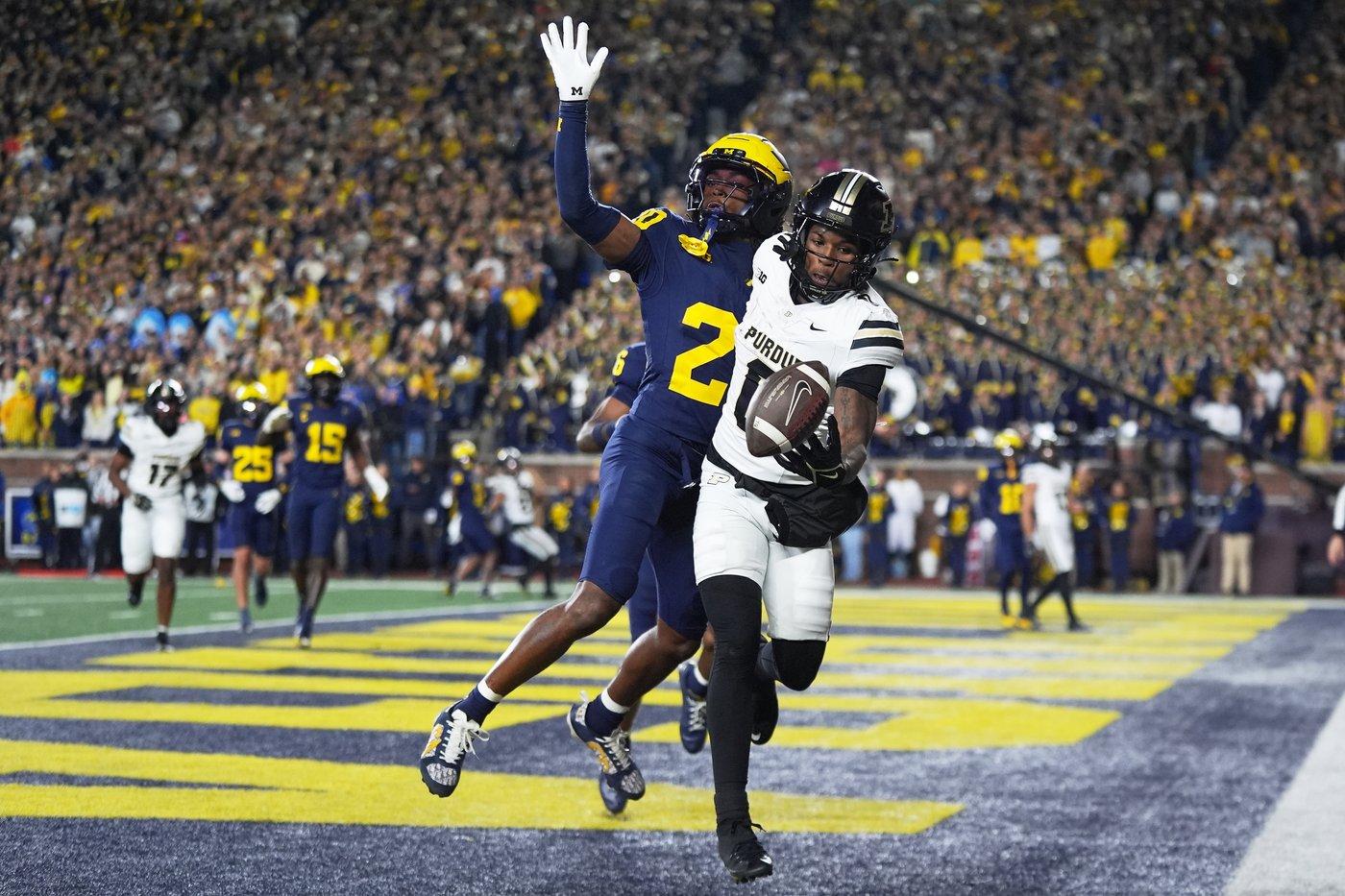 Jordan Marshall runs for 185 yards and 3 TDs to help No. 21 Michigan hold off Purdue for 21-16 win | iNFOnews.ca Jordan Marshall runs for 185 yards and 3 TDs to help No. 21 Michigan hold off Purdue for 21-16 win | iNFOnews.ca
