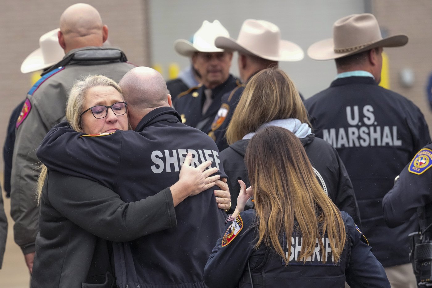 Texas sheriff's deputy killed, suspect fatally shot after intensive search in Houston | iNFOnews.ca
