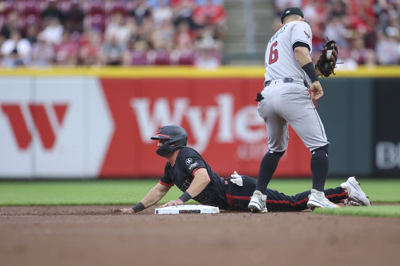 D-backs and Reds suspended after 6 innings by rain, will resume Saturday | iNFOnews.ca D-backs and Reds suspended after 6 innings by rain, will resume Saturday | iNFOnews.ca