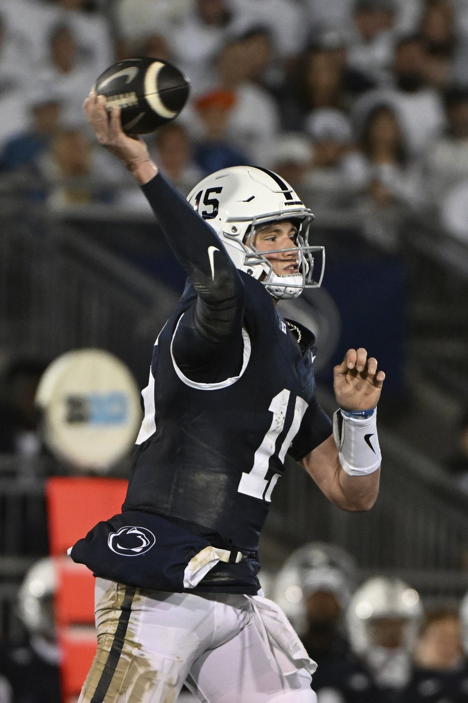Singleton, Allen score TDs as No. 9 Penn State beats No. 19 Illinois 21-7 | iNFOnews.ca Singleton, Allen score TDs as No. 9 Penn State beats No. 19 Illinois 21-7 | iNFOnews.ca