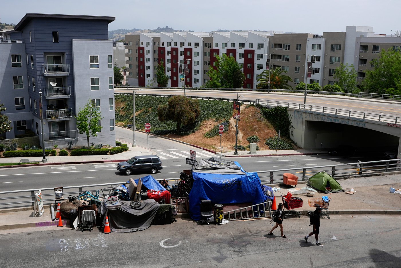 Gov. Gavin Newsom urges California cities and counties to ban homeless encampments | iNFOnews.ca