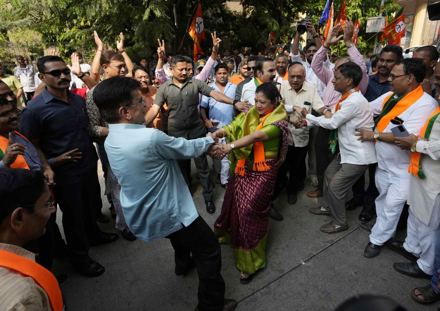 Modi's party heads for victory in Maharashtra state election while opposition wins Jharkhand | iNFOnews.ca Modi's party heads for victory in Maharashtra state election while opposition wins Jharkhand | iNFOnews.ca