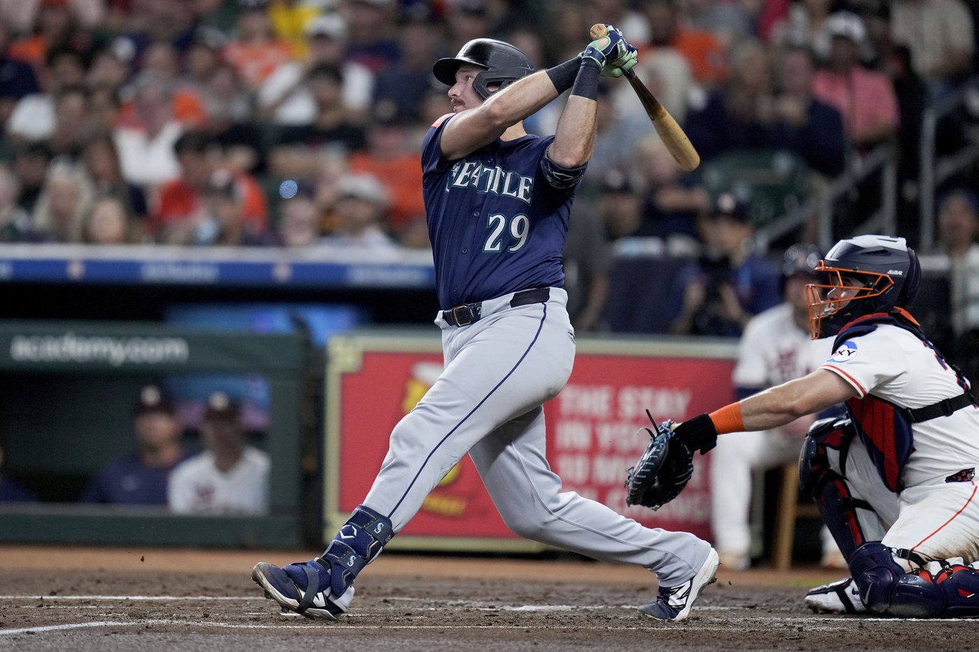 Mariners slugger Cal Raleigh hits MLB-leading 58th home run against Astros | iNFOnews.ca