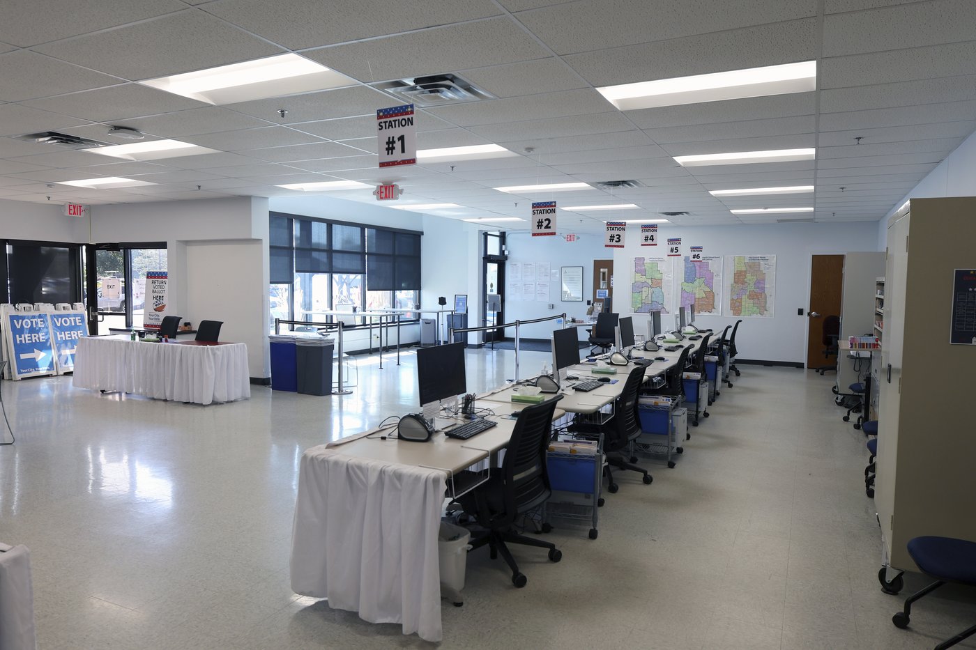In-person voting for the US presidential contest is about to start as Election Day closes in | iNFOnews.ca