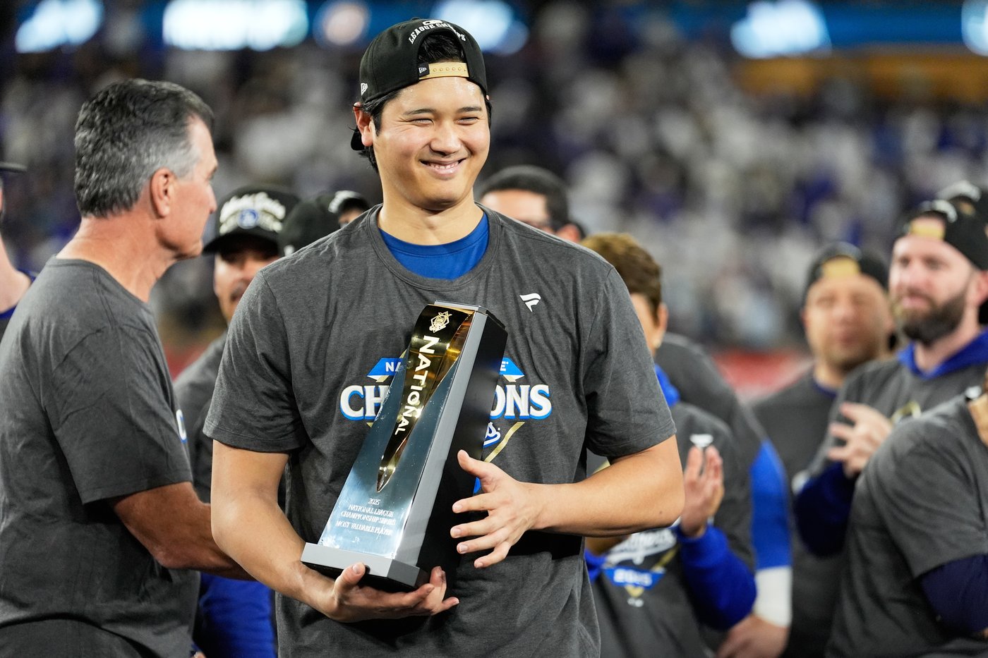 Ohtani's fans in Canada say they're still cheering for Blue Jays in World Series | iNFOnews.ca Ohtani's fans in Canada say they're still cheering for Blue Jays in World Series | iNFOnews.ca
