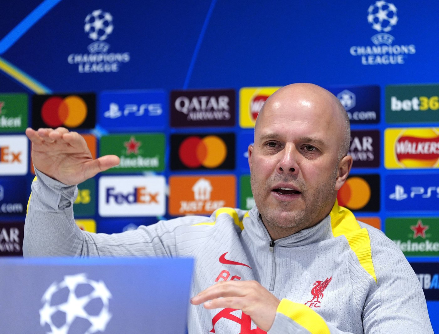 Slot praises referee after Barcelona's fightback against Benfica despite it costing Liverpool | iNFOnews.ca