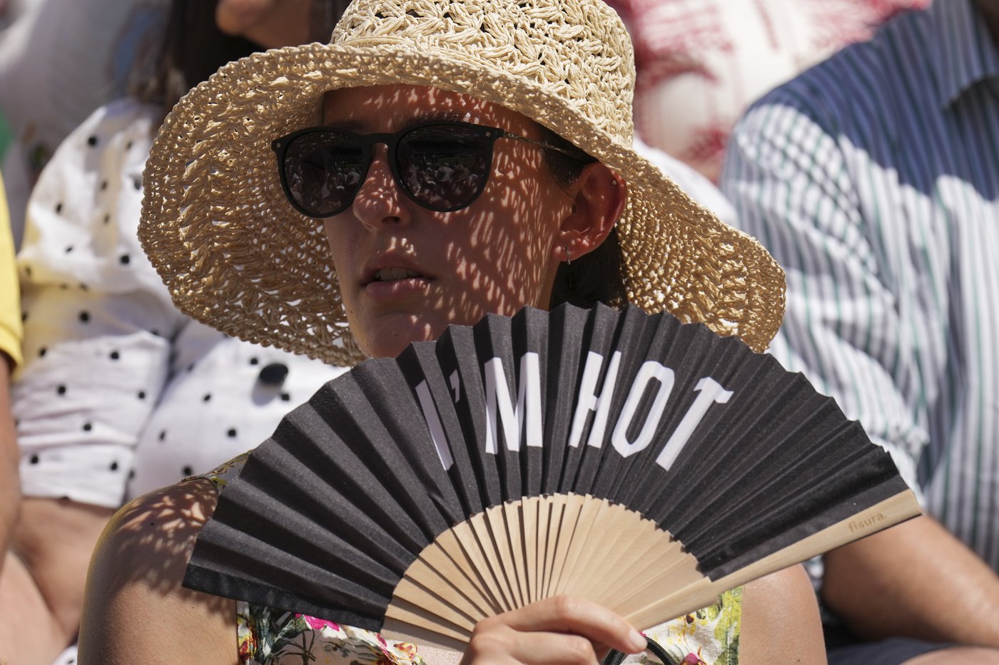 Taylor Fritz sends water bottle to unwell fan as heat impacts Wimbledon again | iNFOnews.ca Taylor Fritz sends water bottle to unwell fan as heat impacts Wimbledon again | iNFOnews.ca
