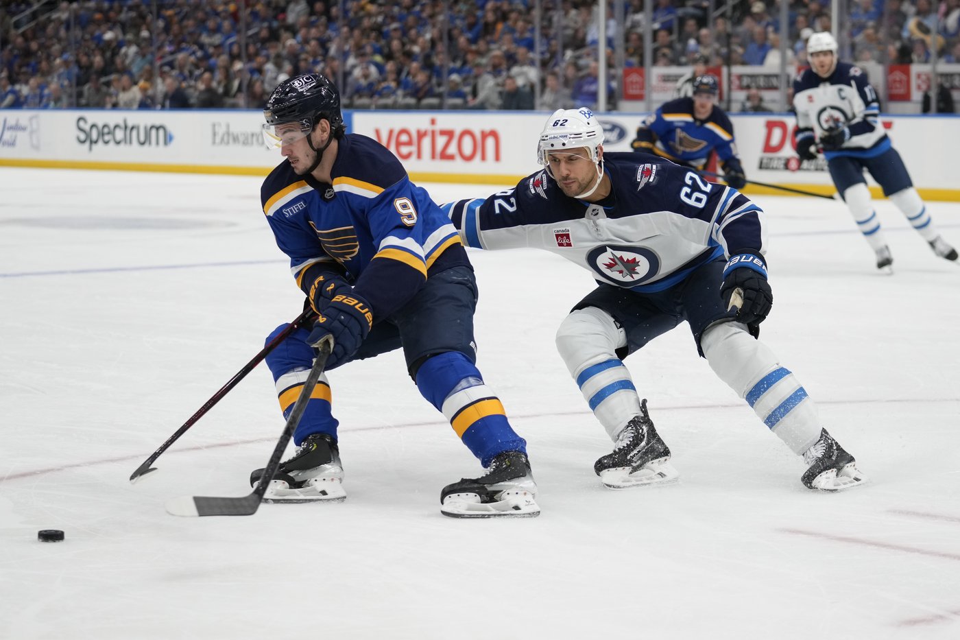 Hellebuyck stops 27 shots, lifts undefeated Jets to 3-2 win over Blues | iNFOnews.ca