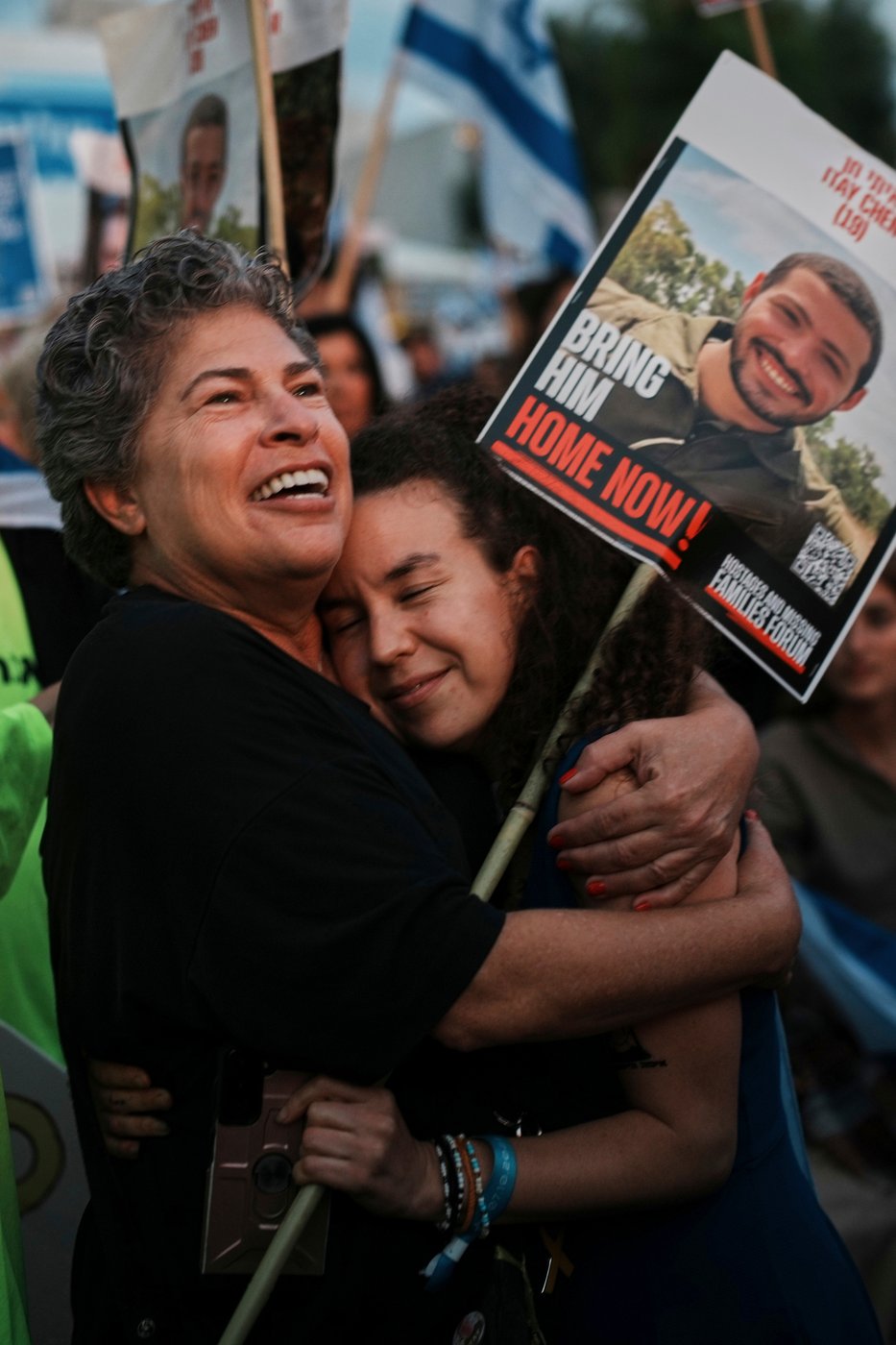 See the world in vertical: Top photos by AP's photojournalists | iNFOnews.ca