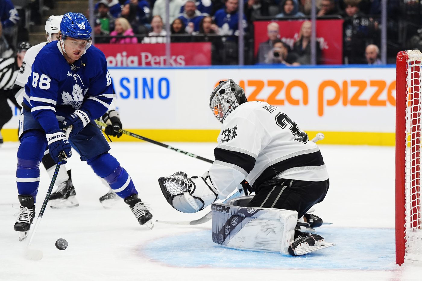 Matthews scores first goal of the season, Leafs use balanced attack to down Kings | iNFOnews.ca