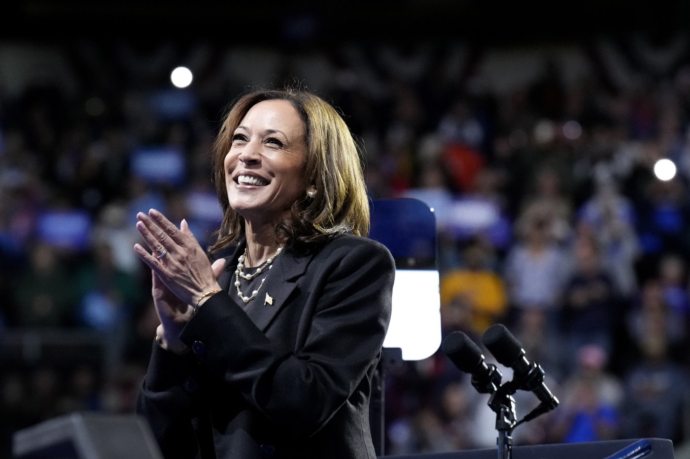 Harris and Trump say America tanks if they lose. So why the exuberance at their rallies? | iNFOnews.ca Harris and Trump say America tanks if they lose. So why the exuberance at their rallies? | iNFOnews.ca