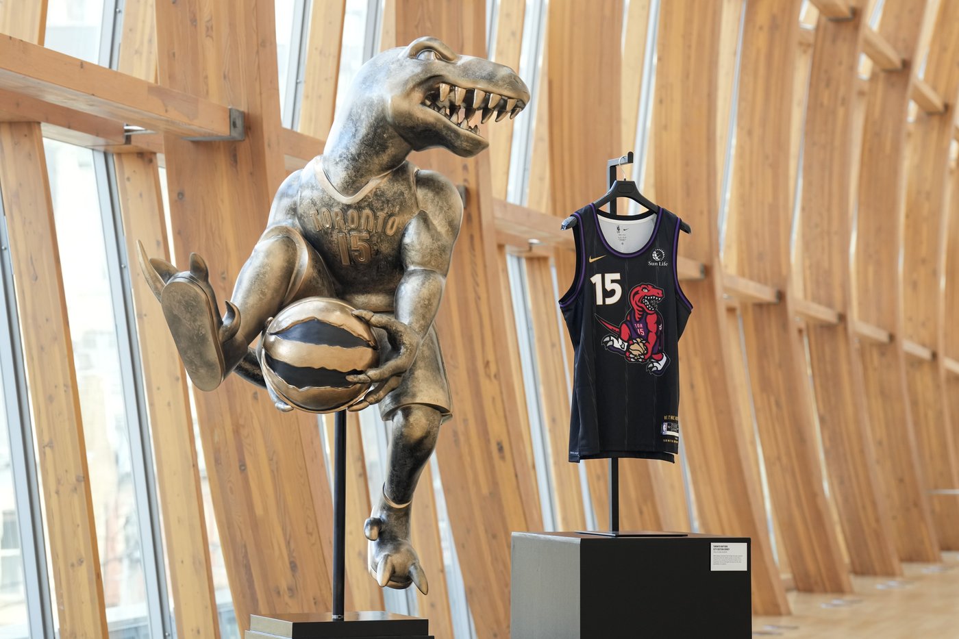 Raptors unveil Vince Carter-themed alternate jersey with dunking dinosaur logo | iNFOnews.ca