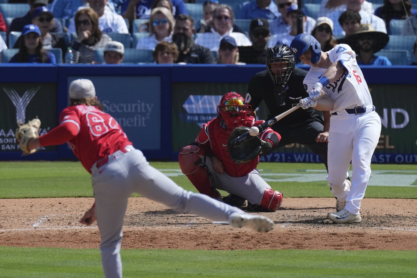 Travis d'Arnaud's tiebreaking homer in 8th leads Angels over Dodgers 6-4 for 3-game sweep | iNFOnews.ca Travis d'Arnaud's tiebreaking homer in 8th leads Angels over Dodgers 6-4 for 3-game sweep | iNFOnews.ca