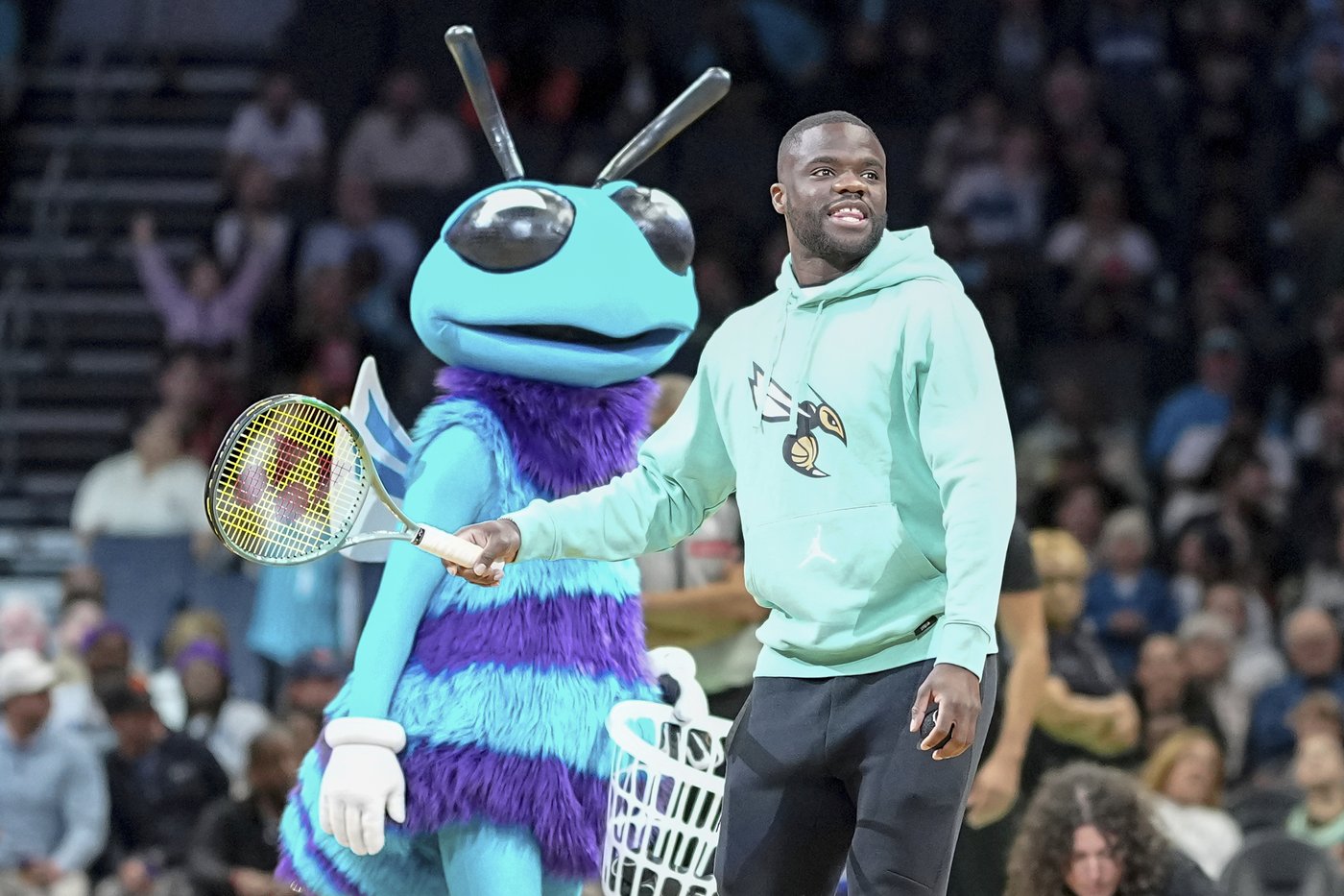 Tiafoe returns to Charlotte's arena to watch Cavs and Hornets after playing Alcaraz in exhibition | iNFOnews.ca