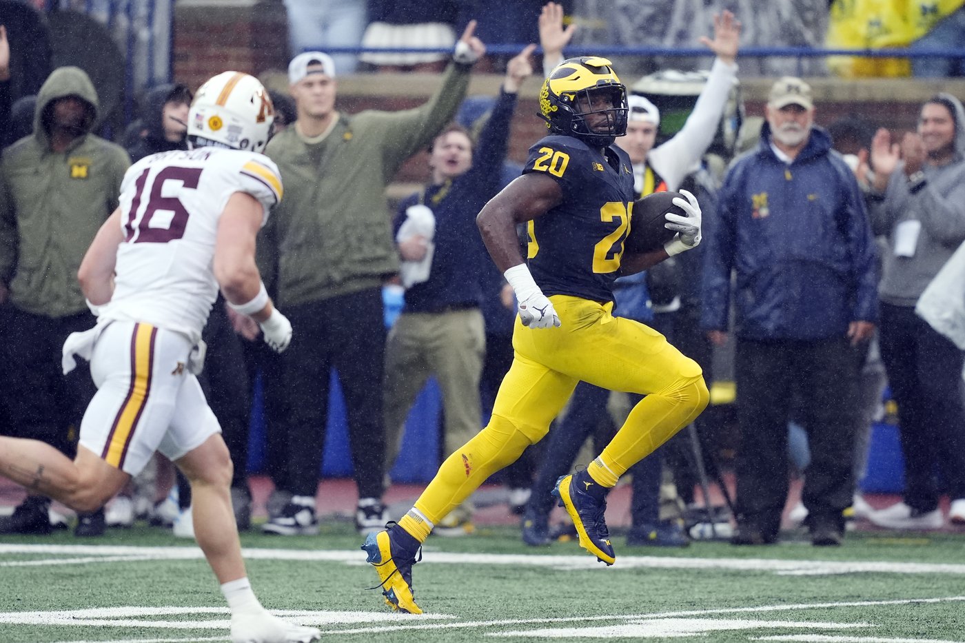 No. 12 Michigan holds off Minnesota in 4th quarter to win 27-24 and retain Little Brown Jug | iNFOnews.ca No. 12 Michigan holds off Minnesota in 4th quarter to win 27-24 and retain Little Brown Jug | iNFOnews.ca
