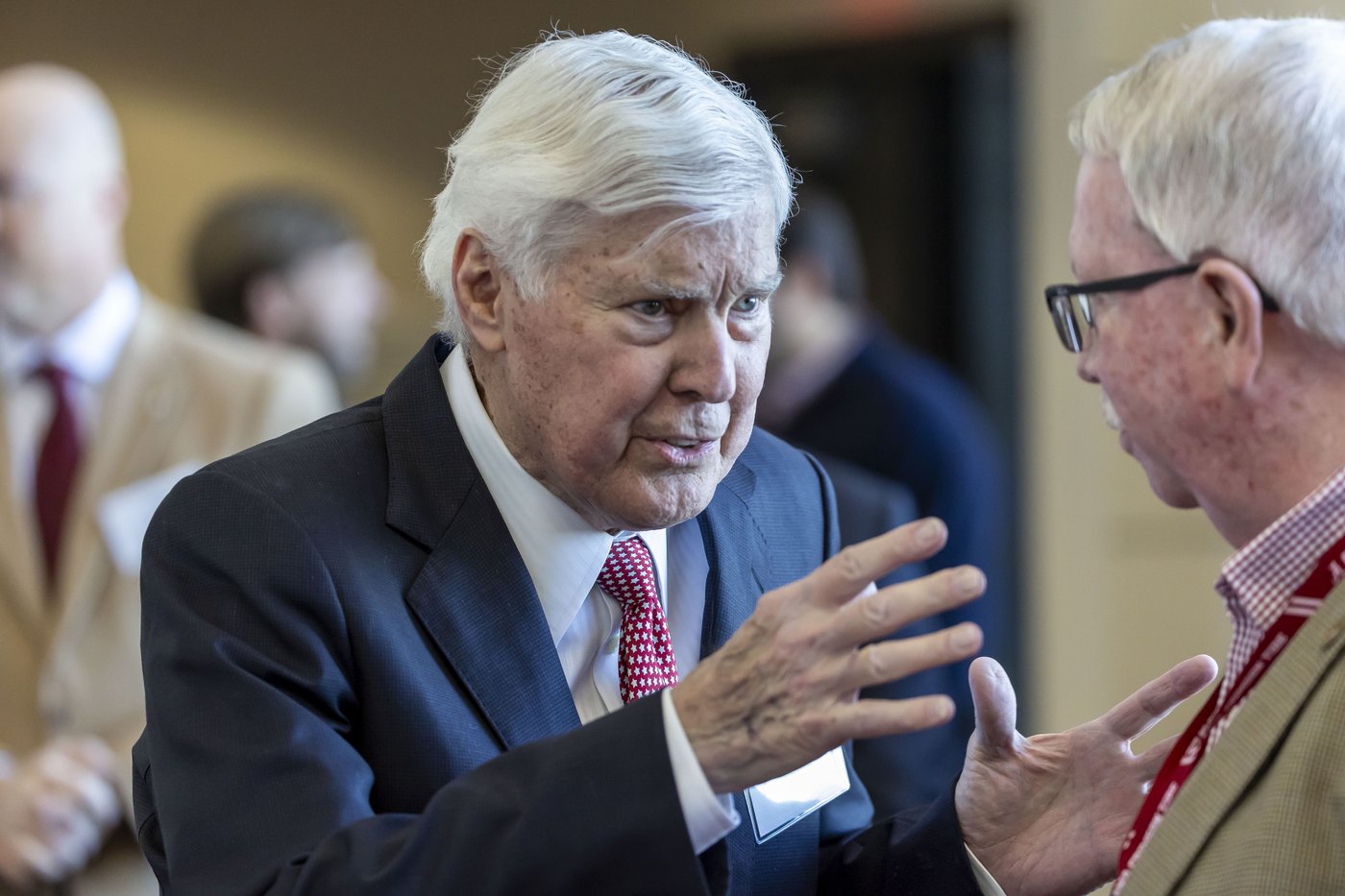 Bill Battle, former Tennessee coach and Alabama AD who founded licensing company, dies | iNFOnews.ca Bill Battle, former Tennessee coach and Alabama AD who founded licensing company, dies | iNFOnews.ca