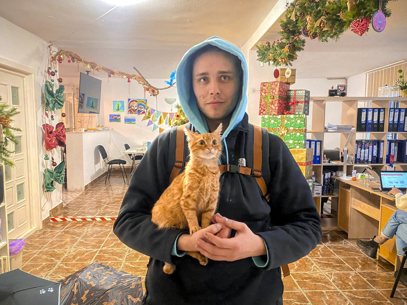 Ukrainian man fleeing war rescued with his kitten on a perilous journey through Romanian mountains | iNFOnews.ca Ukrainian man fleeing war rescued with his kitten on a perilous journey through Romanian mountains | iNFOnews.ca
