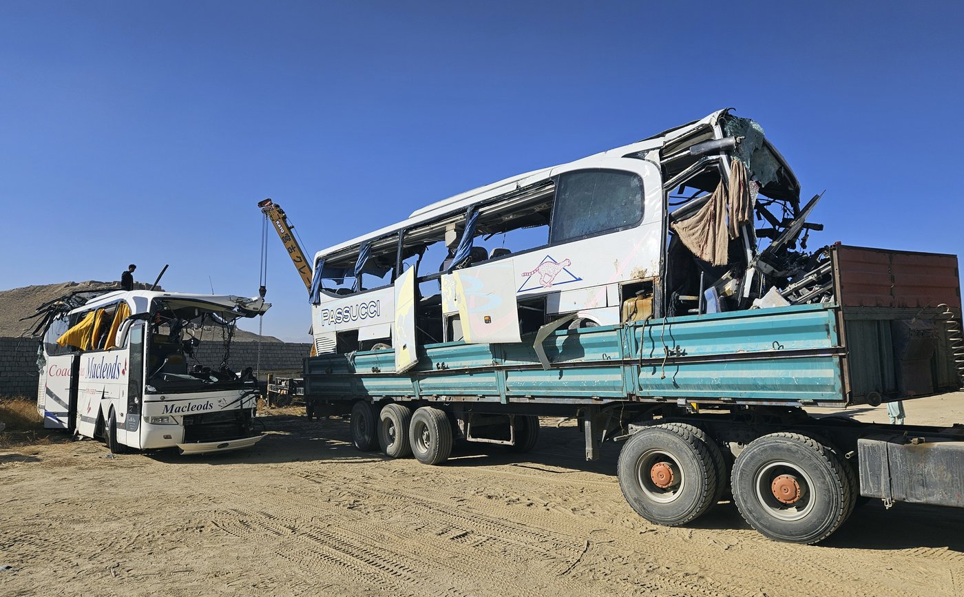 Two highway crashes in southeastern Afghanistan kill 50 people and injure 76 | iNFOnews.ca