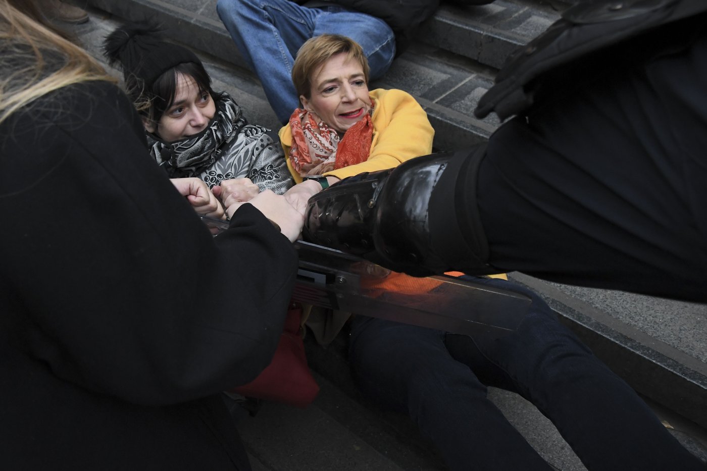 Protesters scuffle with police in Serbia as they demand arrests over a deadly roof collapse | iNFOnews.ca