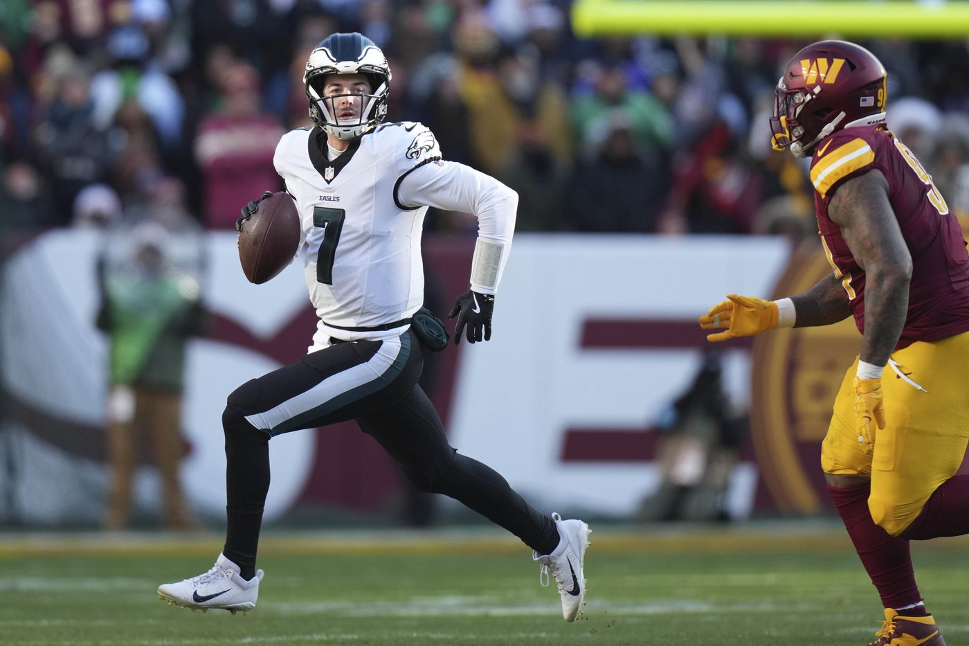 Jalen Hurts leaves with a concussion as the Eagles' winning streak ends at 10 | iNFOnews.ca Jalen Hurts leaves with a concussion as the Eagles' winning streak ends at 10 | iNFOnews.ca