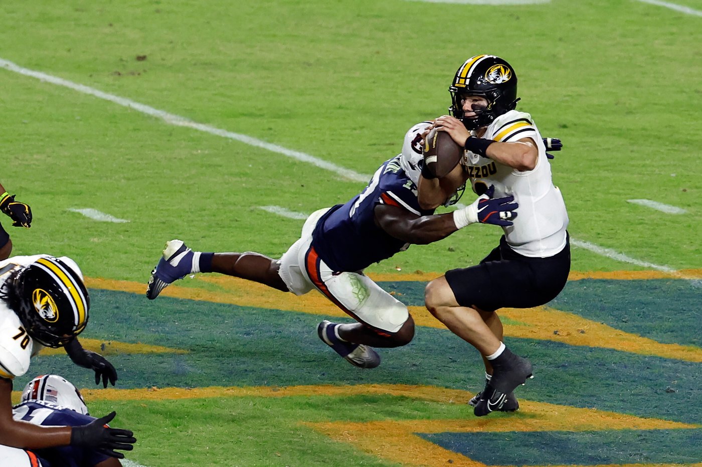 Beau Pribula's TD run in the 2nd OT lifts No. 16 Missouri to a 23-17 victory at Auburn | iNFOnews.ca