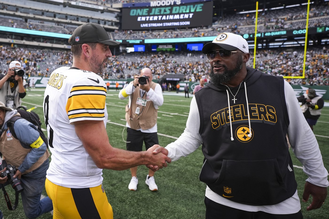 Aaron Rodgers sends a message to those skeptical about what he might have left: R-E-L-A-X | iNFOnews.ca Aaron Rodgers sends a message to those skeptical about what he might have left: R-E-L-A-X | iNFOnews.ca