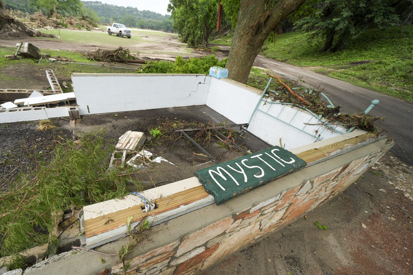 PHOTO COLLECTION: Texas floods leave dozens dead and missing as rescuers search devastated landscape | iNFOnews.ca PHOTO COLLECTION: Texas floods leave dozens dead and missing as rescuers search devastated landscape | iNFOnews.ca