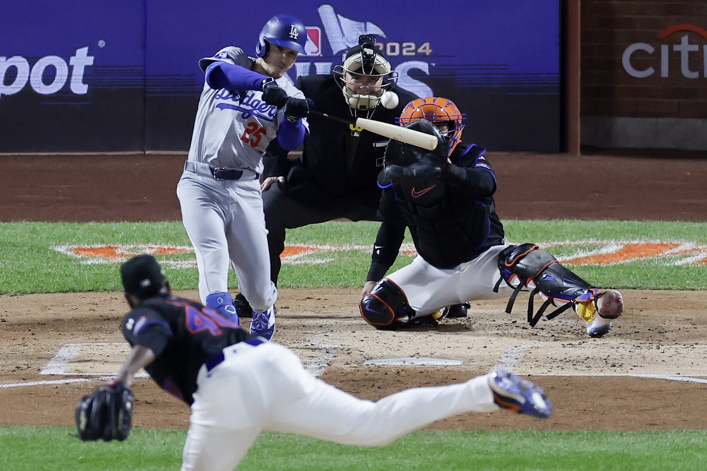 Shohei Ohtani homers as the Dodgers rout the Mets 8-0 for a 2-1 lead in the NLCS | iNFOnews.ca