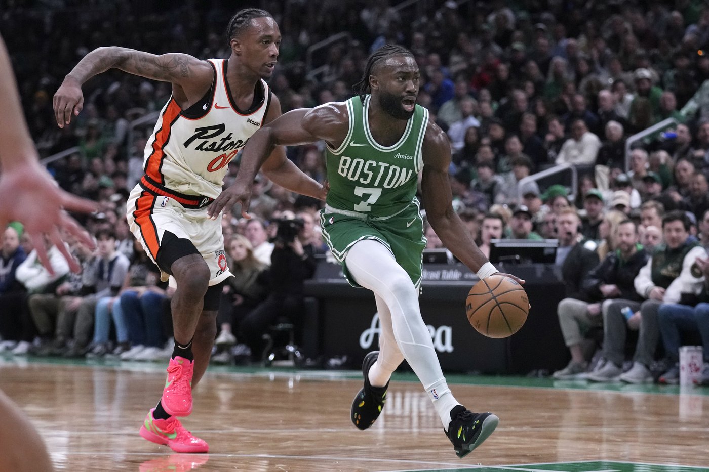 Celtics withstand 3-point spree to beat the Pistons 130-120 | iNFOnews.ca Celtics withstand 3-point spree to beat the Pistons 130-120 | iNFOnews.ca