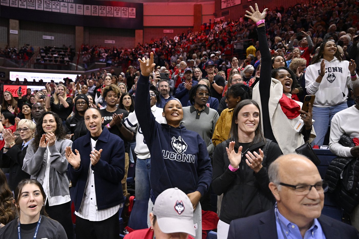 UConn coach Geno Auriemma breaks NCAA wins record, getting 1,217th career victory | iNFOnews.ca