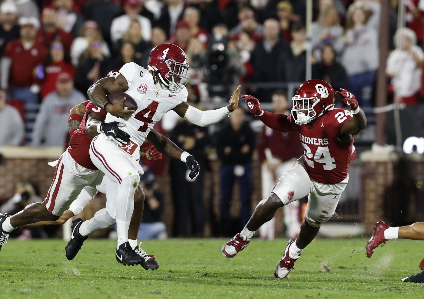 Arnold, Robinson run for more than 100 yards as Oklahoma stuns No. 7 Alabama 24-3 | iNFOnews.ca Arnold, Robinson run for more than 100 yards as Oklahoma stuns No. 7 Alabama 24-3 | iNFOnews.ca