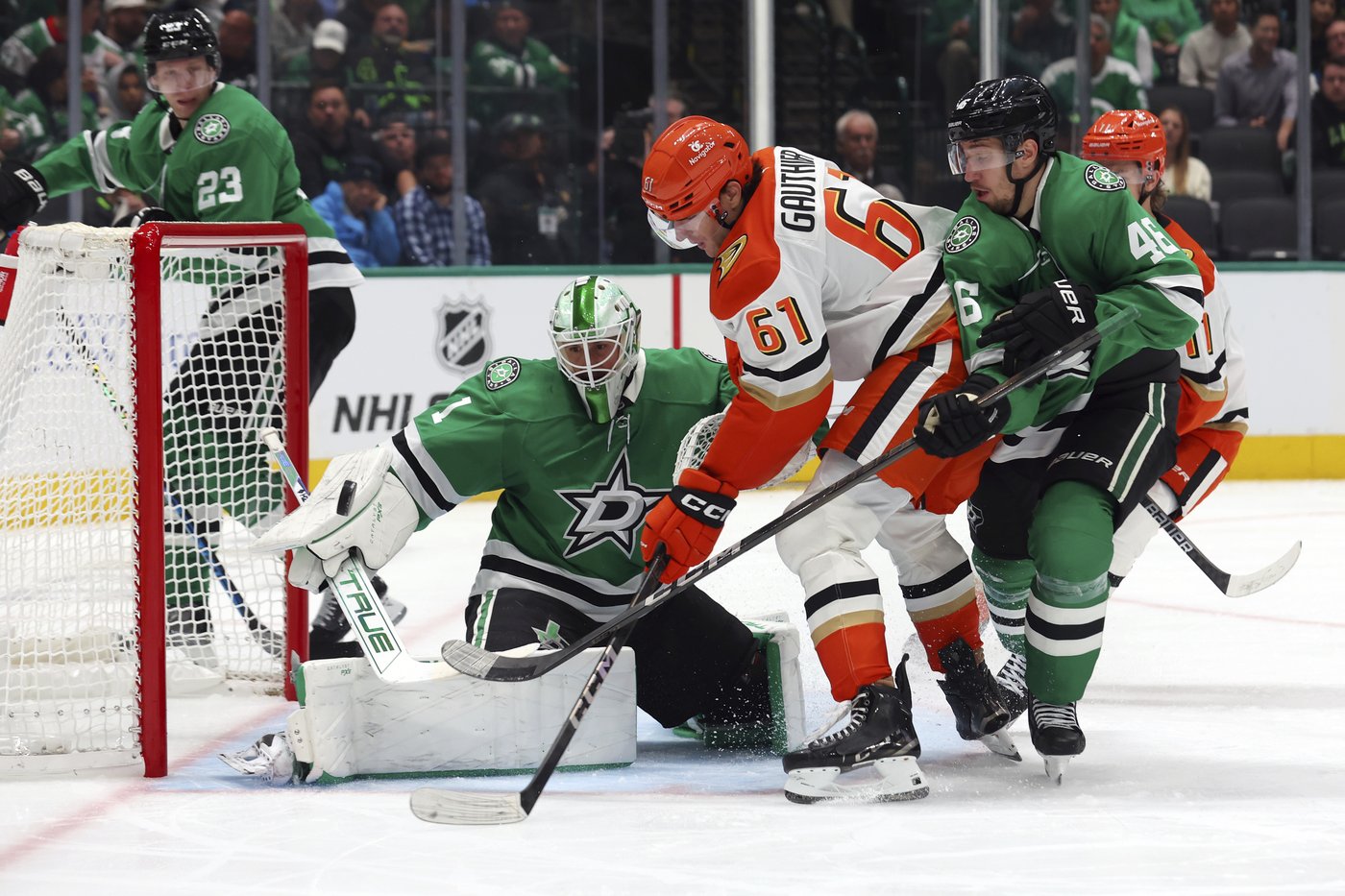 Leason has goal and 2 assists as Ducks beat Stars 4-2 for first winning streak of season | iNFOnews.ca Leason has goal and 2 assists as Ducks beat Stars 4-2 for first winning streak of season | iNFOnews.ca
