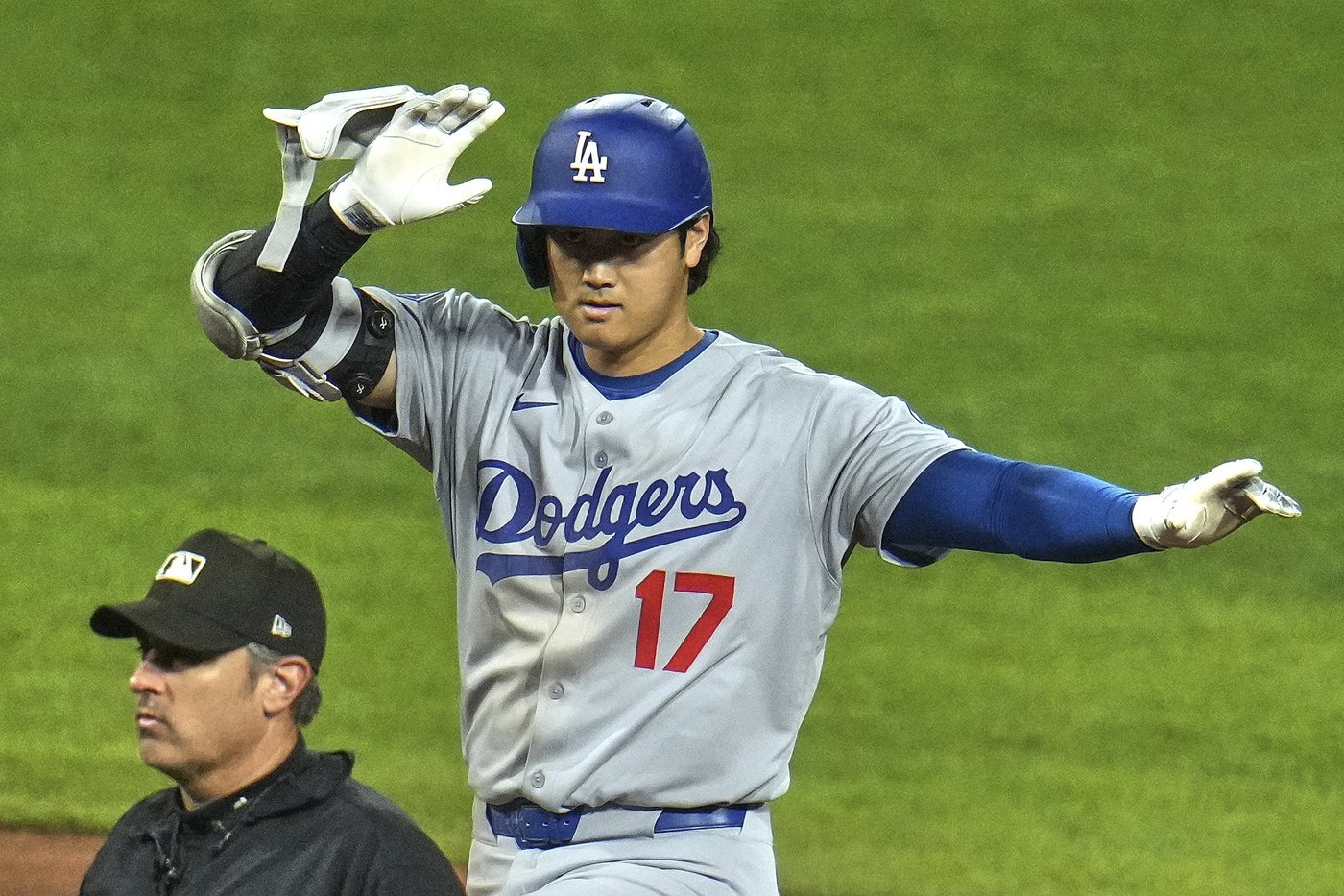 Shohei Ohtani will pitch Monday for the Dodgers; Will Smith sidelined at least through the weekend | iNFOnews.ca