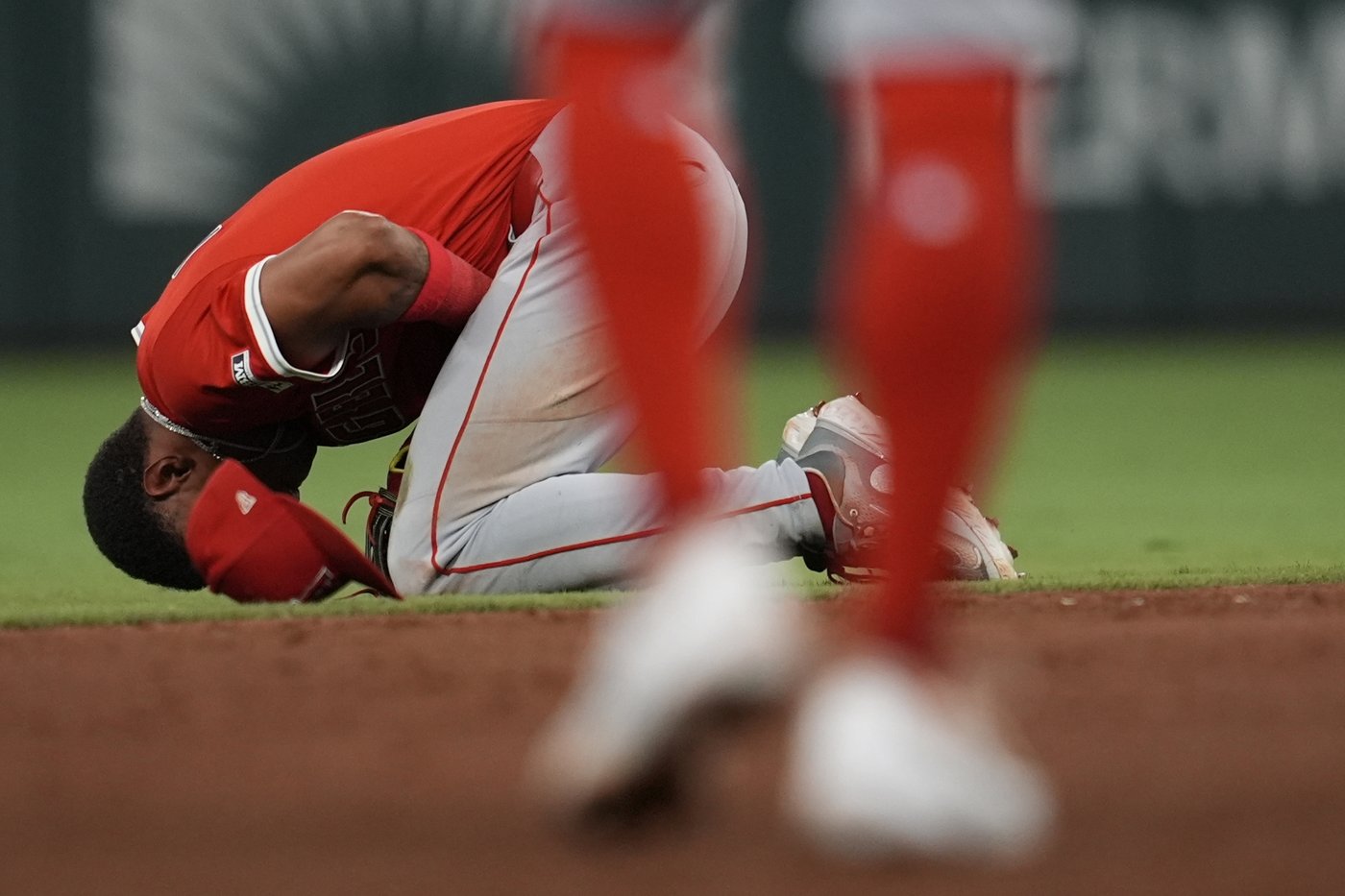 Angels place rookie second baseman Christian Moore on the injured list with a sprained left thumb | iNFOnews.ca