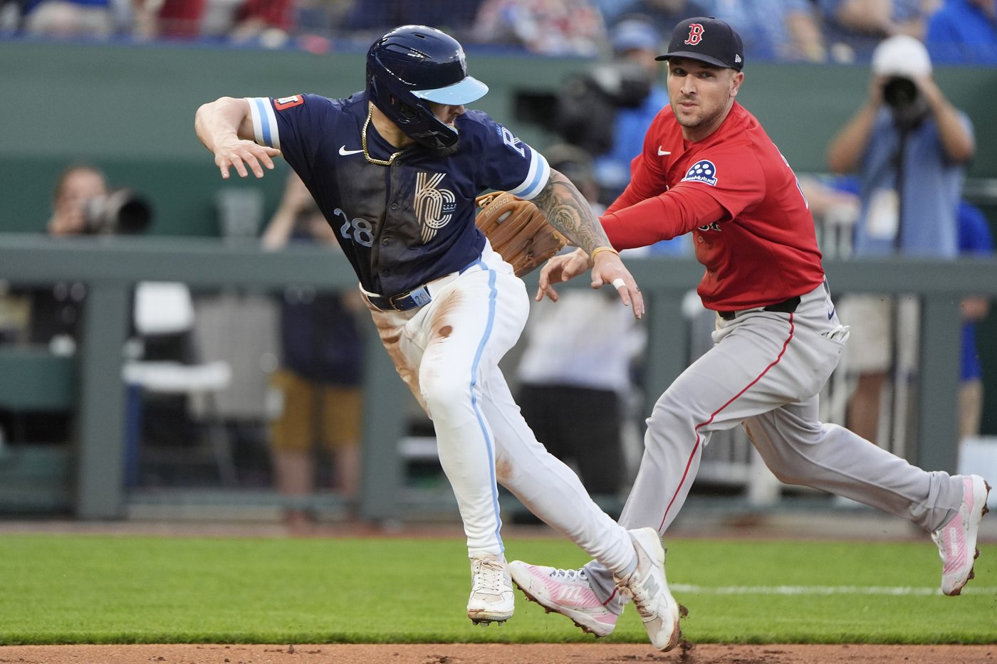 Fermin hits a 12th-inning single to give Royals 2-1 win over Red Sox, 16th win in last 18 games | iNFOnews.ca Fermin hits a 12th-inning single to give Royals 2-1 win over Red Sox, 16th win in last 18 games | iNFOnews.ca