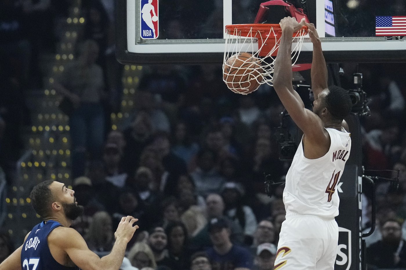 All-Stars Evan Mobley, Donovan Mitchell pace Cavs to 128-107 win over slow-starting Timberwolves | iNFOnews.ca